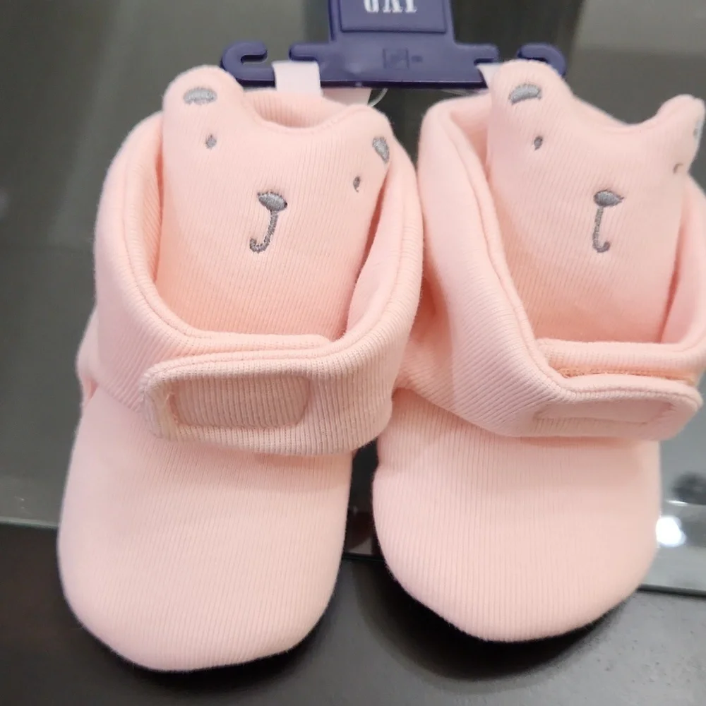 Baby Gap girl booties 6-12 months New very cute pink gray